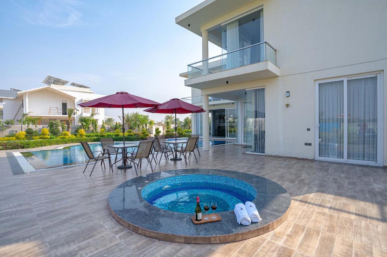 Stayvista At Le Blanc Escape W Outdoor Pool Sohna 外观 照片