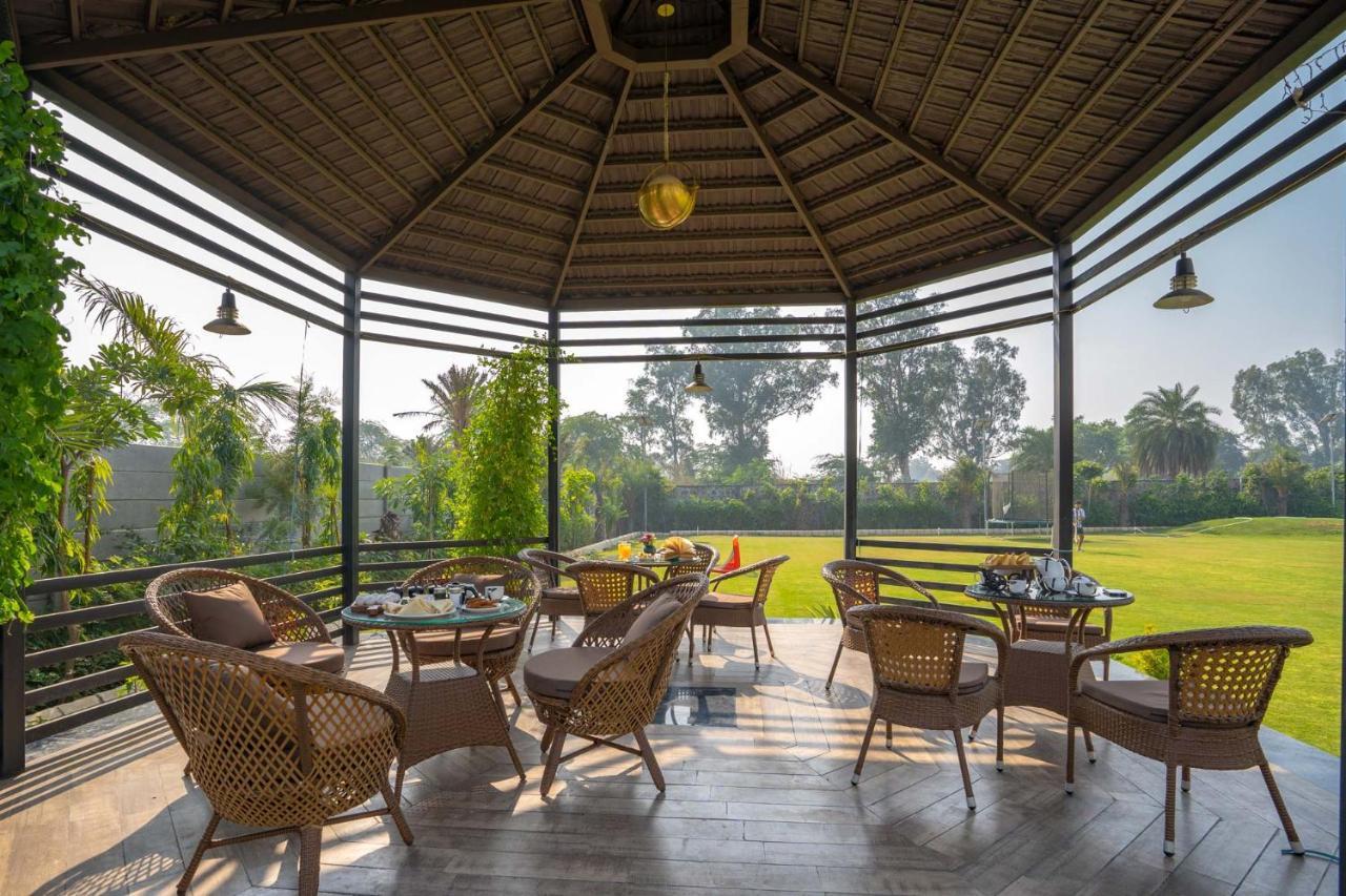 Stayvista At Le Blanc Escape W Outdoor Pool Sohna 外观 照片