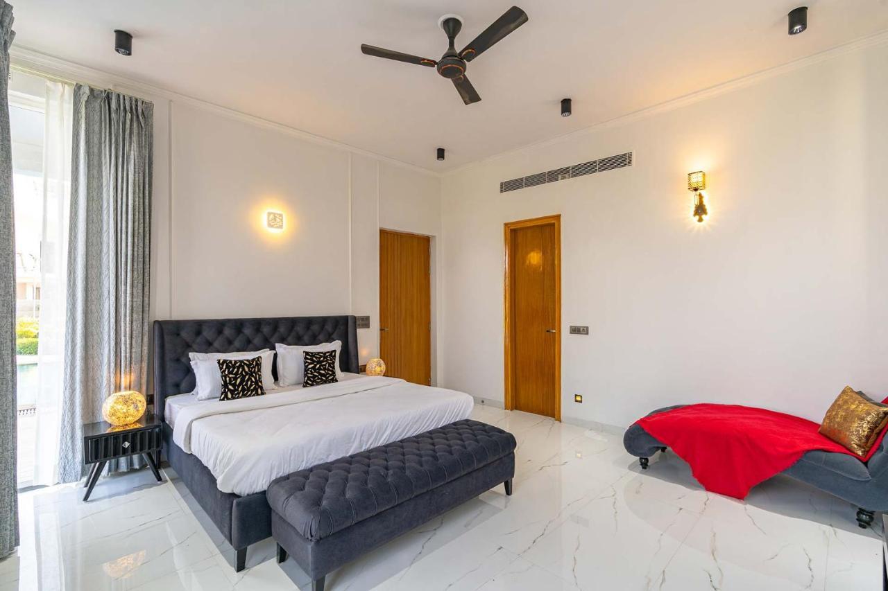 Stayvista At Le Blanc Escape W Outdoor Pool Sohna 外观 照片