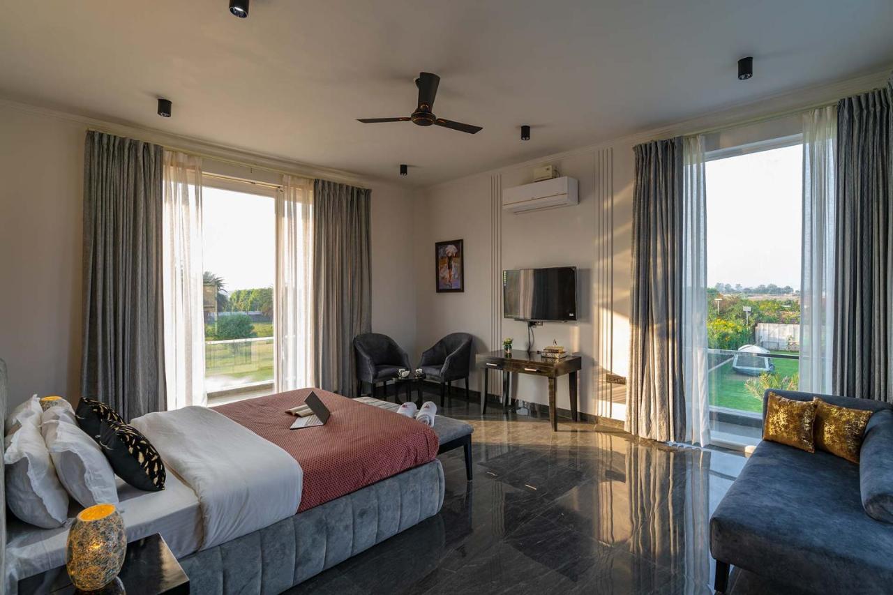 Stayvista At Le Blanc Escape W Outdoor Pool Sohna 外观 照片
