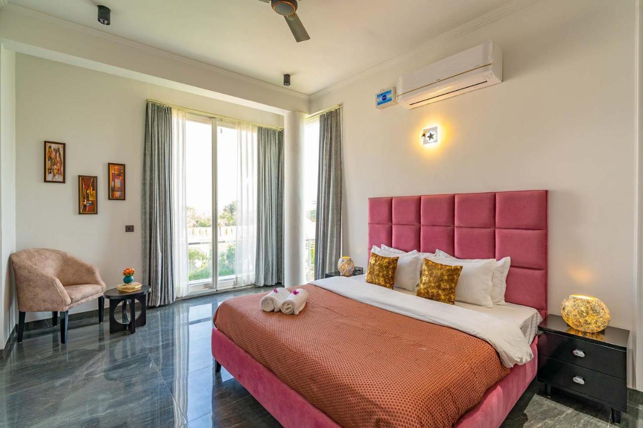 Stayvista At Le Blanc Escape W Outdoor Pool Sohna 外观 照片