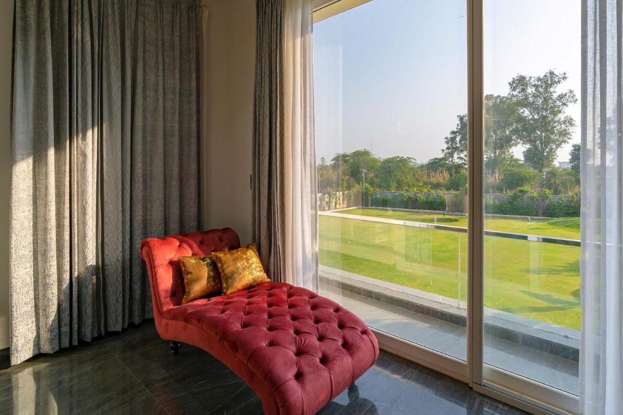 Stayvista At Le Blanc Escape W Outdoor Pool Sohna 外观 照片