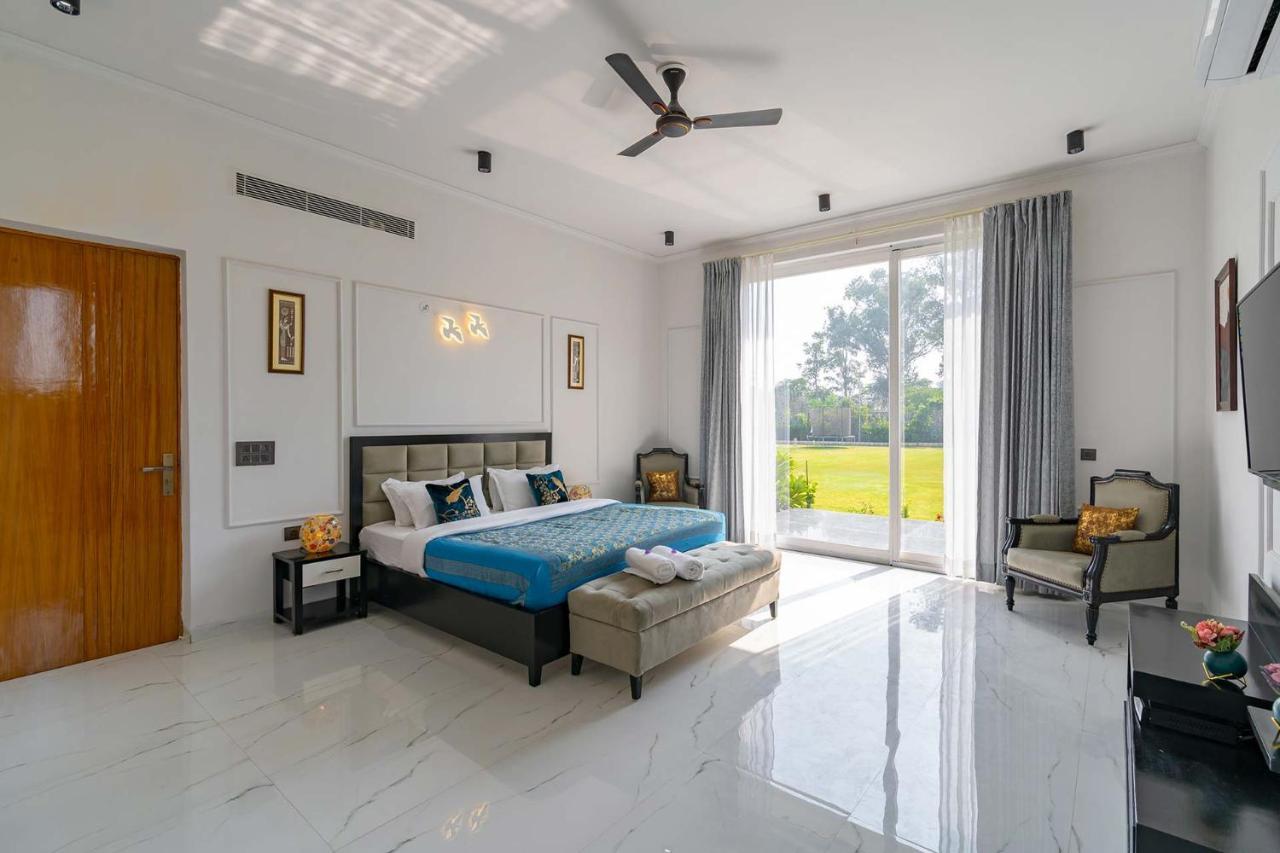 Stayvista At Le Blanc Escape W Outdoor Pool Sohna 外观 照片