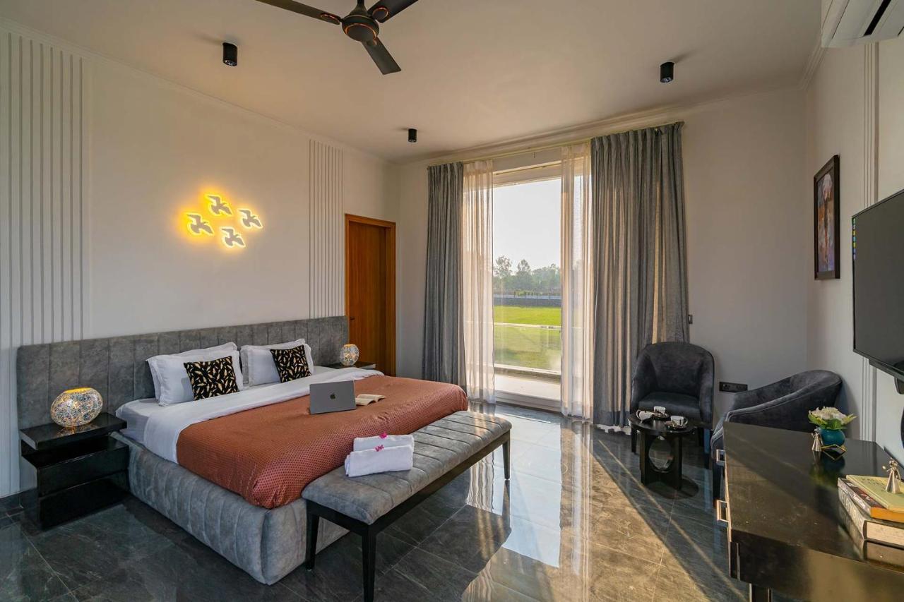 Stayvista At Le Blanc Escape W Outdoor Pool Sohna 外观 照片