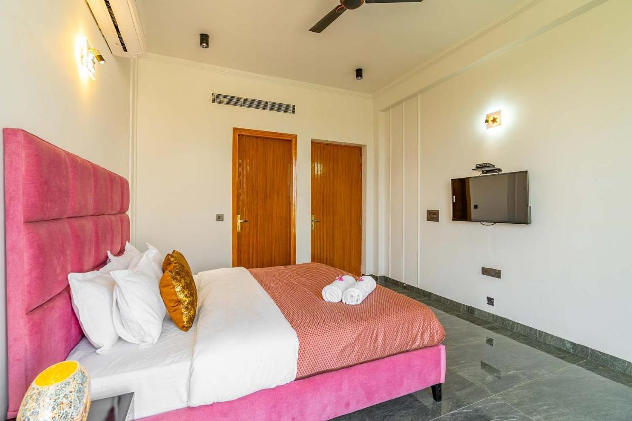 Stayvista At Le Blanc Escape W Outdoor Pool Sohna 外观 照片