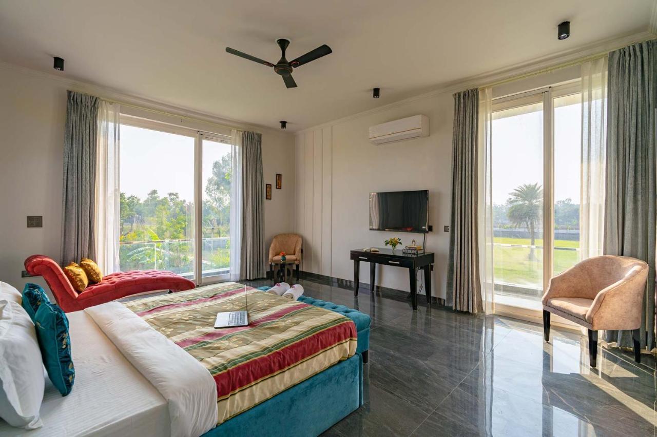 Stayvista At Le Blanc Escape W Outdoor Pool Sohna 外观 照片